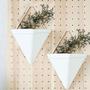 Imagem de Kit 3 Vaso Cerâmica Branco Triângulo Suporte Metal Suculenta