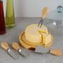 Imagem de Kit 4 facas p/ queijo + petisqueira  26x26cm parmesão gouda gorgonzola