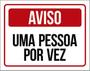 Imagem de Kit 5 Placas Sinalização - Aviso Uma Pessoa Por Vez Vermelha