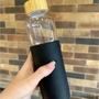 Imagem de Kit 6 Garrafa De Vidro Silicone Tampa Bambu 550ml Design Charmoso Antiderrapante Portáteis