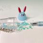 Imagem de Kit 9 canetas chaveiro copinho de coelhinho com glitter colorida