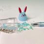 Imagem de Kit 9 canetas chaveiro copinho de coelhinho com glitter colorida fofa
