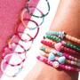 Imagem de Kit c/ pulseira infantil  com miçangas, entremeios e falsa pérolas de 4mm