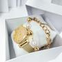 Imagem de Kit caixa relógio dourado redondo grosso e pulseira feminina elegante