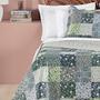 Imagem de Kit Cobre Leito Colcha Colby Solteiro Micropercal 200 Fios Dupla Face c/ Bag 2 Peças - Patchwork Una - Verde - 100% Poliéster