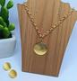 Kit Colar e Brincos Religioso Corrente Elo Português Grossa Pingente Medalha Oração Pai Nosso Folheado Ouro Dourado - LVO Imagem de Kit Colar e Brincos Religioso Corrente Elo Português Grossa Pingente Medalha Oração Pai Nosso Folheado Ouro Dourado