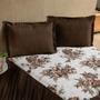 Imagem de Kit Colcha Cobre Leito Casal Padrão 03 Peças 170 Fios Bella Vida Estampado Floral Com Babado e Porta Travesseiro Debrum Tecido Jacquard