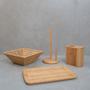 Imagem de Kit com fruteira vazada, porta papel toalha, porta facas e tábua migalheira de pão de bambu - Oikos