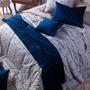 Imagem de Kit de Xale Peseira Florence Azul Marinho 04 Peças - Tecido Veludo Capas de Almofadas e Travesseiros