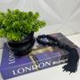 Imagem de Kit decoração livro London + vaso preto + colar japamala