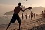 Imagem de Kit Frescobol Beach Ball 2 Raquetes e 1 Bola Praia Piscina Verão