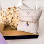 Imagem de Kit gravata mais pulseira para padrinhos de casamento lilás lavanda gravata trabalhada traço e pulseira madrinha folhada