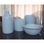 Imagem de Kit higiene bebê 4 peças - Potes, porta álcool e molhadeira -Porcelana Branca tampa pinus