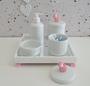 Imagem de Kit Higiene Bebê K014 Rosa Coroa Ovelha Passarinho Ursa Moderno Bandeja MDF branca Potes Porcelana