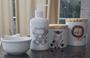 Imagem de Kit higiene bebê Safari 4 peças - potes, porta álcool e molhadeira - Peças Porcelana Tampas Pinus