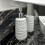 Imagem de Kit Luxuoso para Banheiro: Porta Escovas, Shampoo e Sabonete Líquido em Porcelana