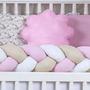 Imagem de Kit Protetor Berço Trançado Menina Florido Laço Doce de Bebê Rosa + Almofada Amamentação 12 peças