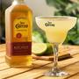 Imagem de Kit Tequila Jose Cuervo Ouro Especial Mexicana 750ml com 2 copos de shot 50ml - Original