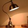Imagem de Lâmpada de Mesa LED com Proteção para os Olhos - Design em Ferro Forjado