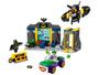 Imagem de LEGO DC A Batcaverna com o Batman a Batgirl e o