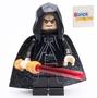 Imagem de LEGO Star Wars: Imperador Palpatine com sabre de luz vermelho e capuz aberto