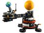Imagem de LEGO Technic Planeta Terra e Lua em Órbita
