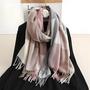 Imagem de Lenço Feminino Xadrez de Caxemira - Pashmina Quente com Franjas