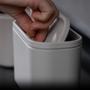 Imagem de Lixeira Basculante de Bancada Mini Cesto de Lixo Skin Care Bold 1 Litro