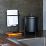Imagem de Lixeira e Porta Toalha Glam com Base de Madeira D09 Preto - Mpozenato