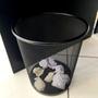 Lixeira Metal Aramado Cesto de lixo 10L Preta Redonda Para Escritorio Casa Quarto - SUTT Imagem de Lixeira Metal Aramado Cesto de lixo 10L Preta Redonda Para Escritorio Casa Quarto