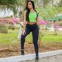 Imagem de Look Fitness com Cropped Verde Neon e Calça Preta Empina Bumbum 