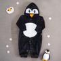 Imagem de Macacão para Bebê Em Plush Com Capuz Bordado Pinguim Preto