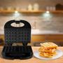 Imagem de Máquina Elétrica de fazer Waffle e Panqueca Antiaderente 110v ou 220v 750W 10x10cm Trava de Segurança Na Alça Prática Café da Manhã