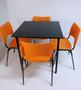 Imagem de mesa com 4 cadeiras Iso empilhavel
