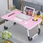Imagem de Mesa dobrável rosa para notebook com suporte e porta copo sofá