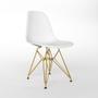 Imagem de Mesa Jantar Industrial Redonda 110cm Amêndoa Base V Dourada com 4 Cadeiras Eames Eiffel Brancas Base