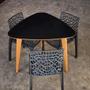 Imagem de Mesa Trion Triangular De 90CM Na Cor Preta
