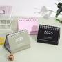 Imagem de Mini Calendário De Mesa Em Inglês 2025 Diário Portátil Feito À Mão Exibição De Mesa Estilo Simples
