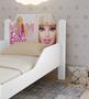 Imagem de Mini cama branca com adesivo da barbie proteção lateral colchão incluso