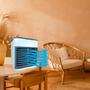 Imagem de Mini climatizador portátil com design moderno e funcional.