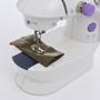 Imagem de Mini máquinas de costura  máquina de costura com cortador de luz pedal pé portátil casa luz noturna máquina de costura