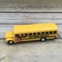 Imagem de Miniatura ônibus escolar americano amarelo escala 1/64 ertl