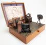Imagem de Miniaturas decorativas de Objetos Antigos do cotidiano  em metal com Máquina fotografica