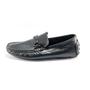 Imagem de Mocassim de Couro na Cor Preto Clean e Detalhe Com Metais nas Laterais e Uma Trama de Couro