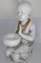Imagem de Monge com castiçal resina na cor branco, 33 cm de altura, ótima qualidade e pintura!