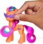 Imagem de My Little Pony Passeio de Patinete Sunny Starscout Hasbro