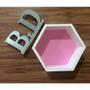 Imagem de Nicho Hexagonal Favo Mdf Branco Com Fundo Colorido Unidade