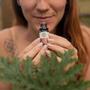 Imagem de Óleo Essencial De Gerânio 100% Puro - 10ml - Ideal Para Difusor, Aromaterapia e Cuidados Com o Corpo I Aroma sutil, doce e floral I Aroma D'alma