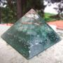 Imagem de Orgonite Pirâmide da Sáude 3cm - Quartzo Verde e Esmeralda + Mimo