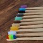 Imagem de Pack De 10 Escovas De Dente Ecológica Em Bambu Coloridas